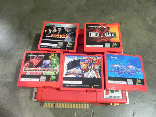 AtomisWave con varios juegos