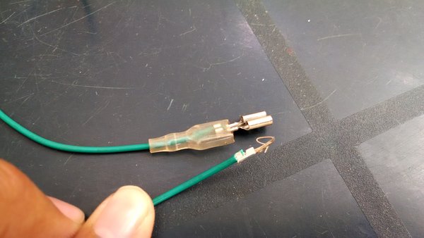 En un extremo del cable la zapata para el molex y en otro la zapata para el micro