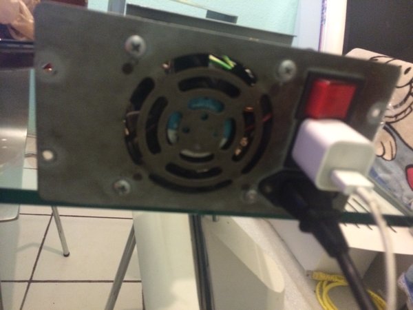 2014-10-15 20.54.47.jpg (1.59 MiB) Visto 5969 veces cargador de cel conectado y con energia