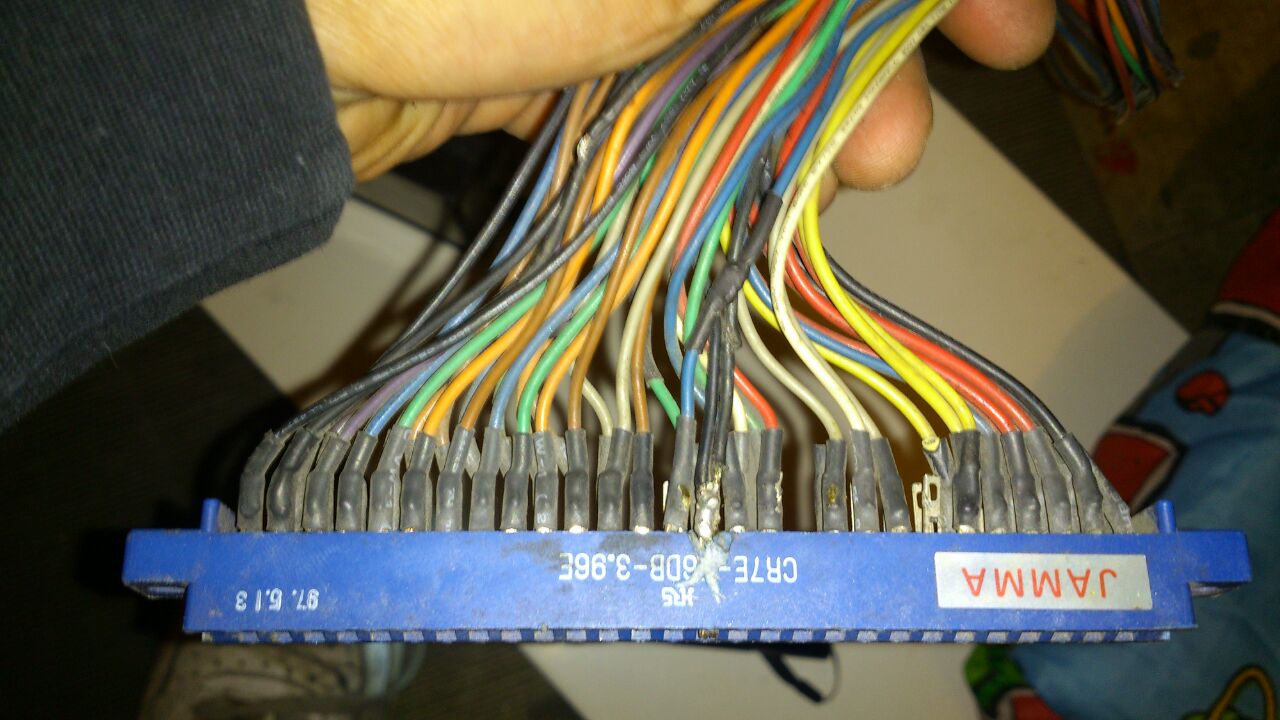 Cable jamma por delante